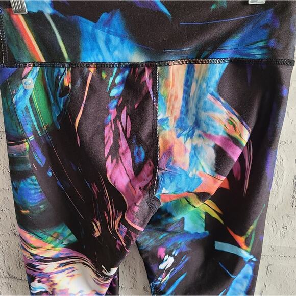 Fabletics Mid-Rise Cosmic Lights PowerHold Capri Leggings SZ S - Picture 7 of 11